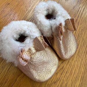 Freshly picked handmade leather soft sole walkers with Fur Lining + bow, size 2